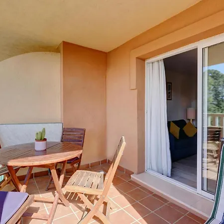 Luxury 2 Bed Freeview Tv Wi Marbella