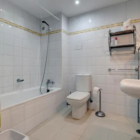 Διαμέρισμα Luxury 2 Bed Freeview Tv Wi Μαρμπέλλα