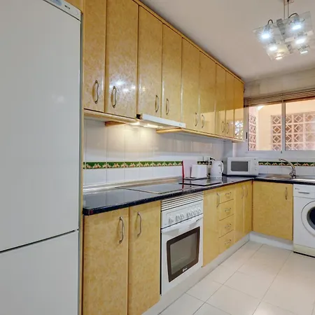 Luxury 2 Bed Freeview Tv Wi Apartment Marbella