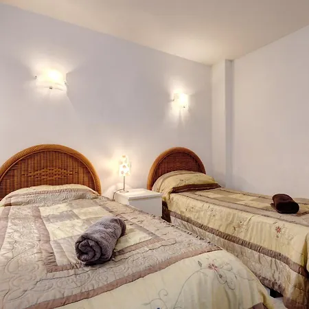Luxury 2 Bed Freeview Tv Wi *