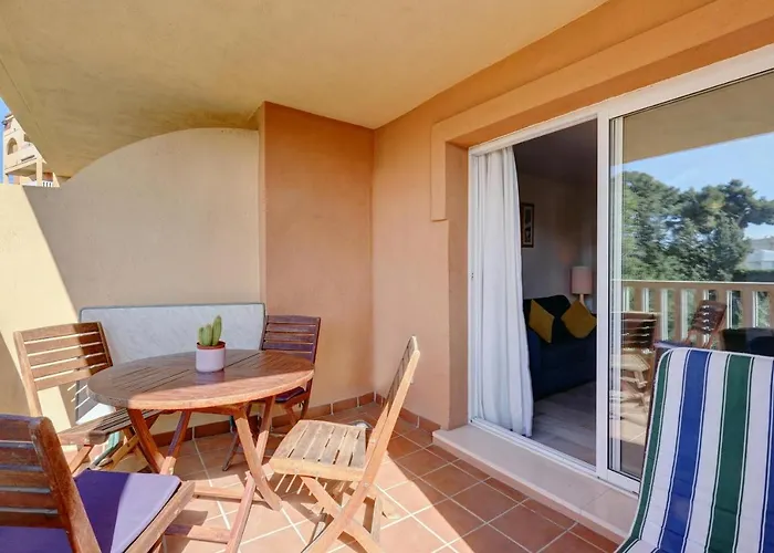 Luxury 2 Bed Freeview Tv Wi Marbella