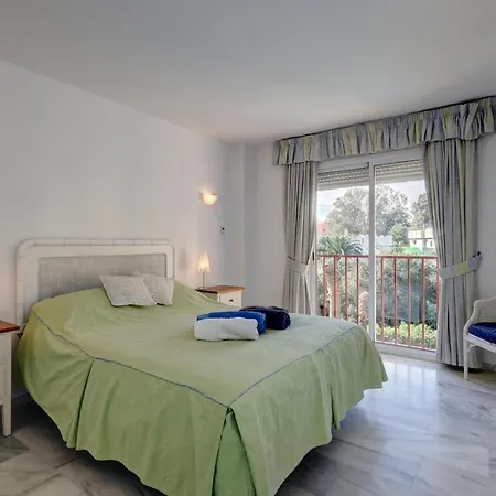 Luxury 2 Bed Freeview Tv Wi Daire Marbella